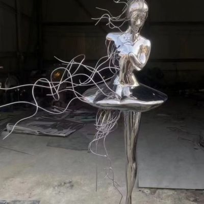不锈钢人物镜面雕塑
